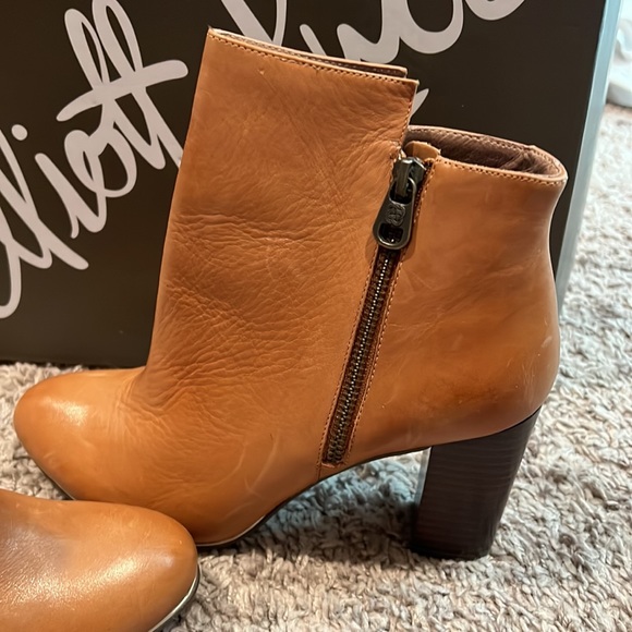 Never worn Elliott Luca Danielle tobacco color boots. - Picture 4 of 5